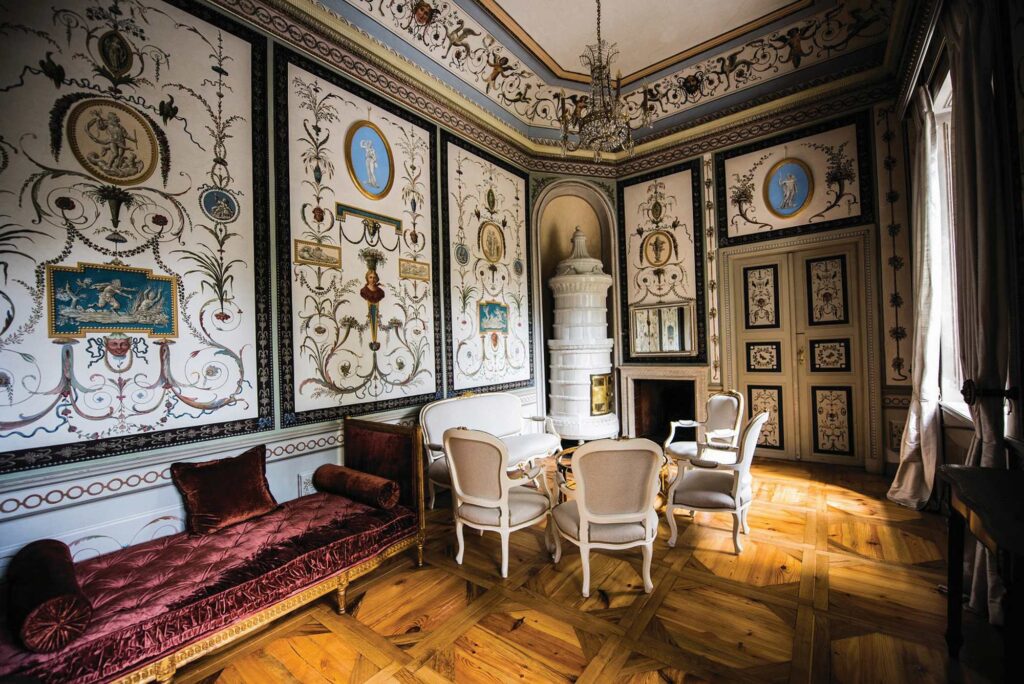 Wnętrza pałacu w Małej Wsi